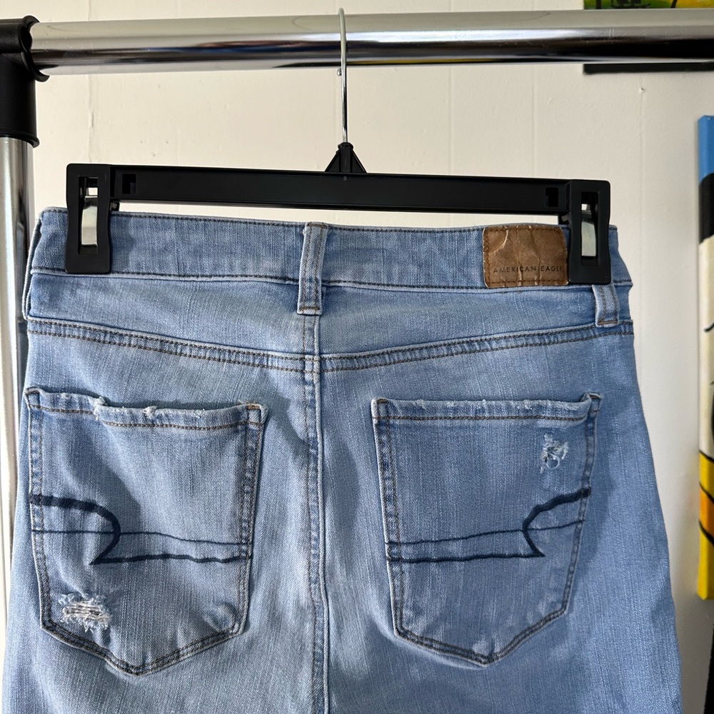 LAST CHANCE Light Wash American Eagle Skinny Jeans - Picture 4 of 6